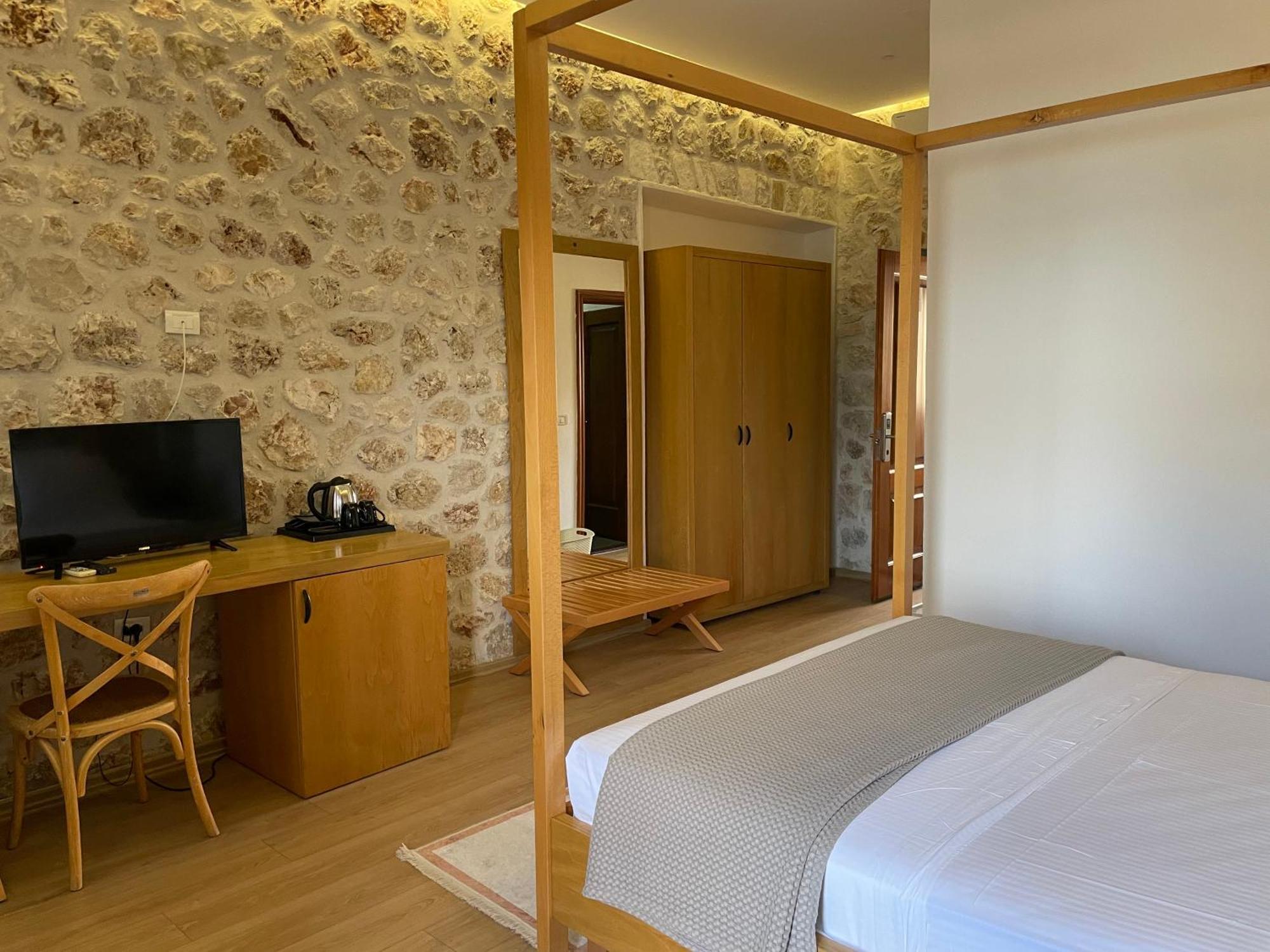 Valta Hotel Qeparo Exterior photo